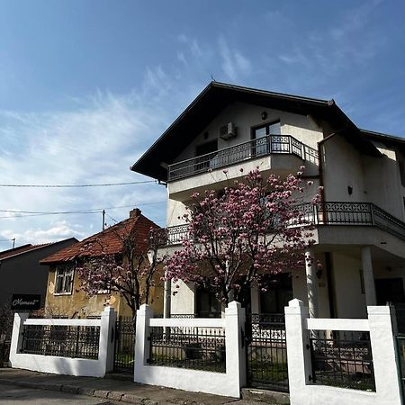 Hostel トゥズラ エクステリア 写真
